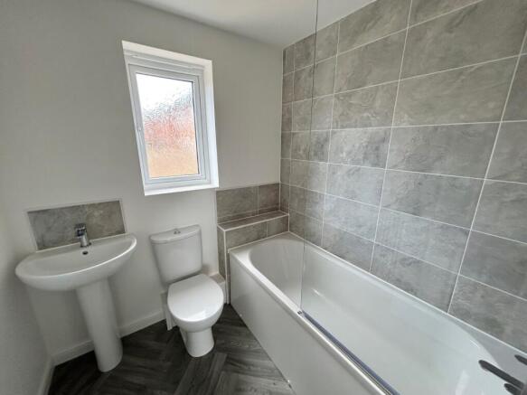 3 bed Detached to rent Image 6
