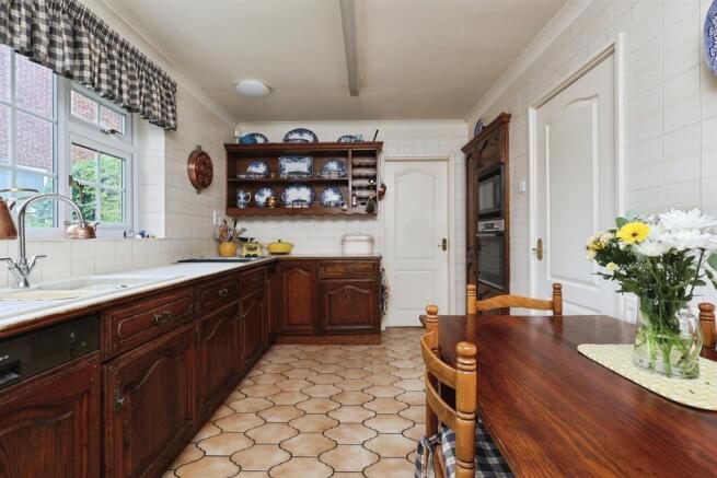 4 bed Detached for sale Image 6