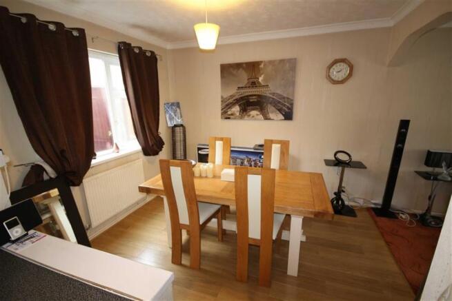 Kitchen/Dining Room: