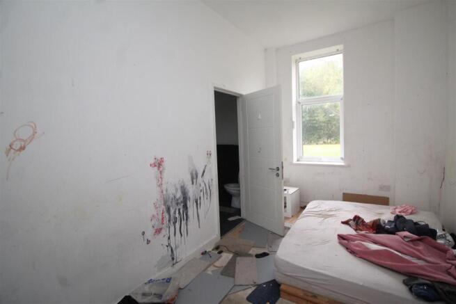 bedroom 1 .jpg