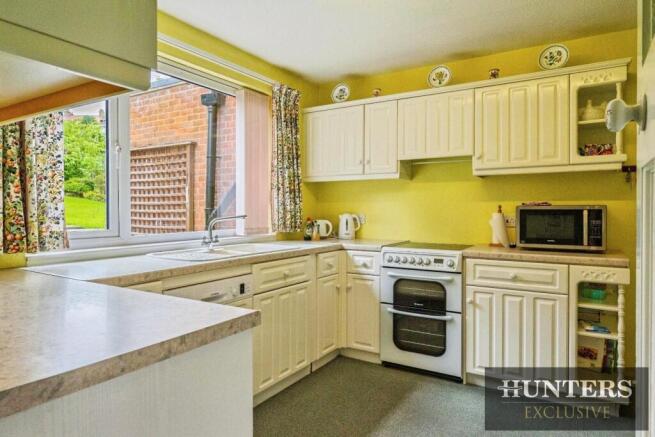 4 bed Detached for sale Image 9