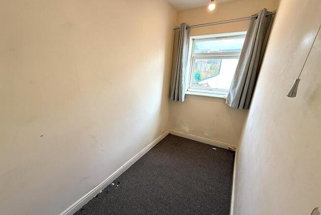 2 bed Terraced to rent Image 6