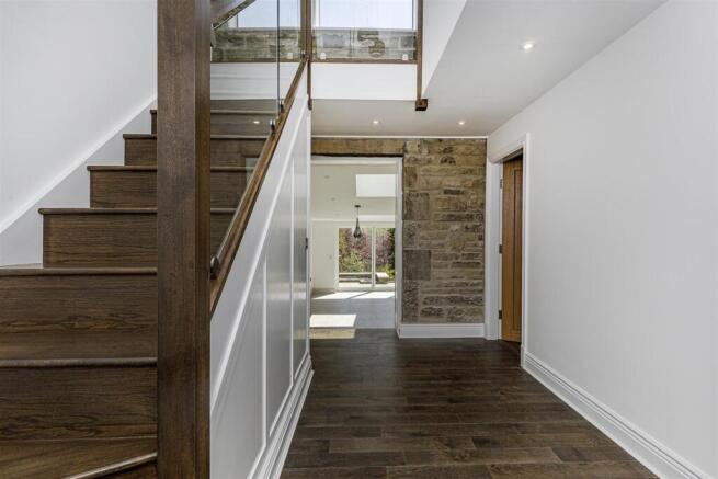 5 bed Detached for sale Image 5