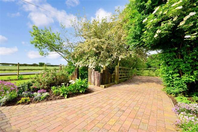Driveway/Parking
