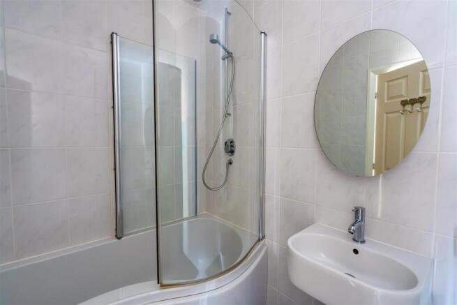 4 bed Detached for sale Image 11