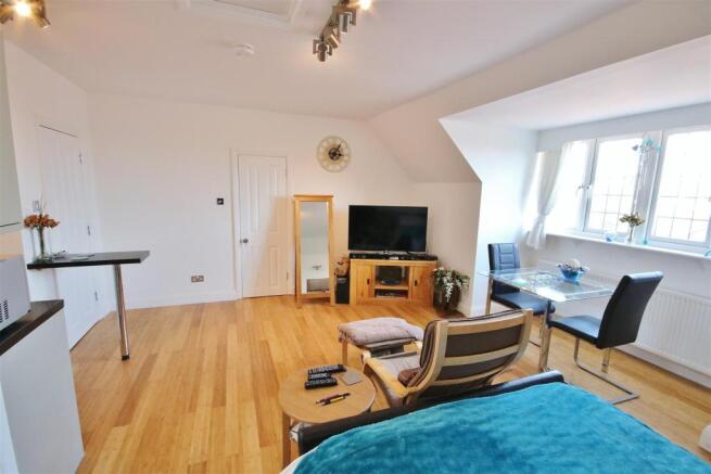 Lounge/Bedroom