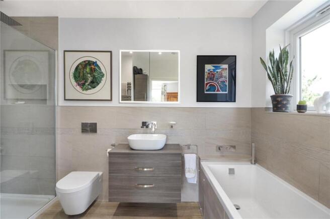 Main En Suite