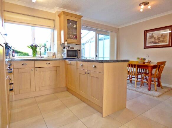 Kitchen & dining room