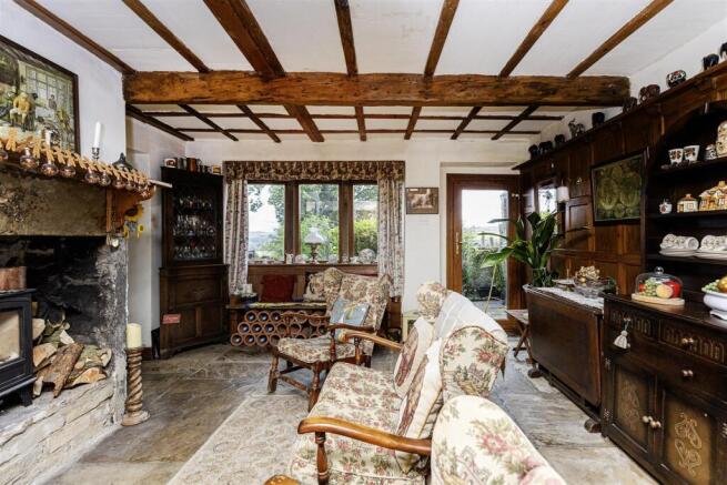 5 bed Detached for sale Image 10