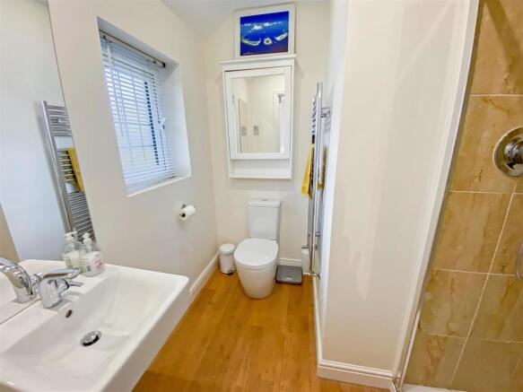 En-suite Shower