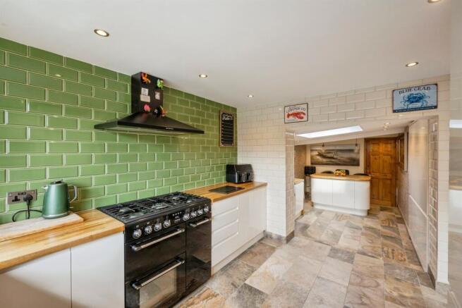 3 bed Semi-Detached Bungalow for sale Image 9