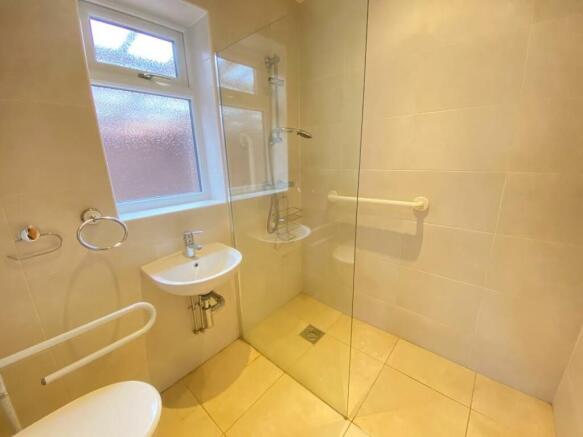 SHOWER ROOM