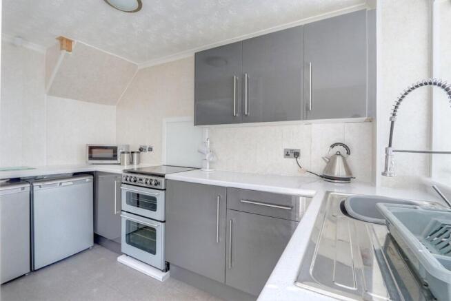 3 bed Semi-Detached to rent Image 4