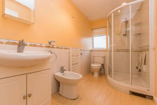 EN SUITE SHOWE...