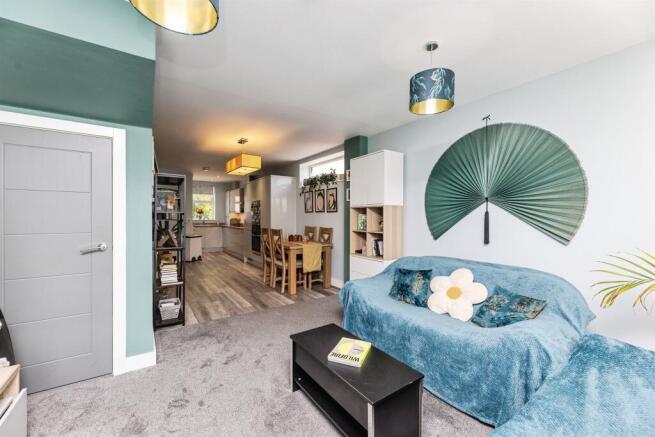 4 bed Town House for sale Image 7