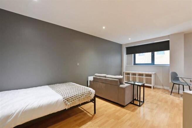 Studio to rent Image 6