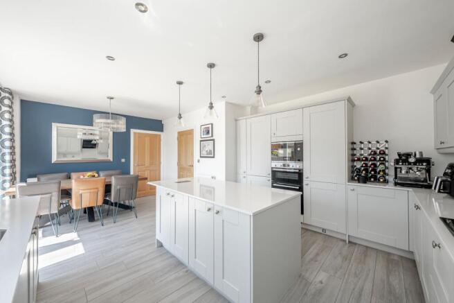 4 bed Detached for sale Image 7