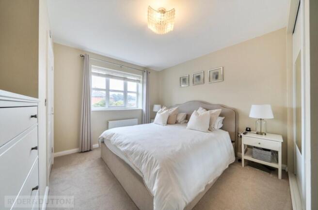 4 bed Detached for sale Image 11