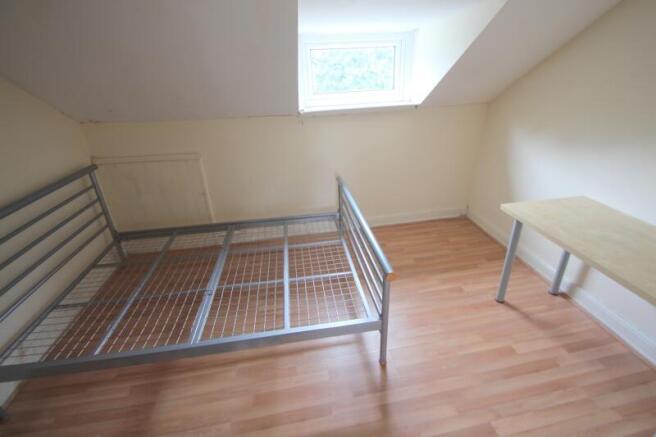 4 bed Flat to rent Image 5