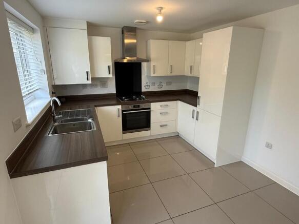 Pearmain Road, Somerton photo 5