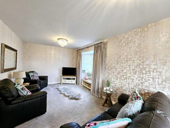 4 bed Detached for sale Image 10