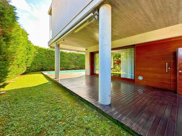 House with pool in Figueres