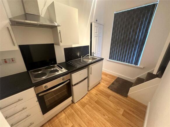 4 bed House to rent Image 7
