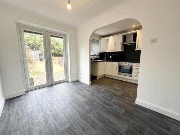 3 bed Town House to rent Image 4