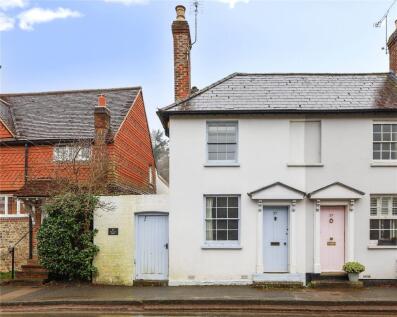 Petworth Road, Haslemere, Surrey, GU27