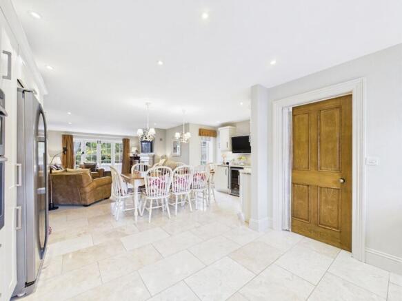 4 bed Detached for sale Image 5