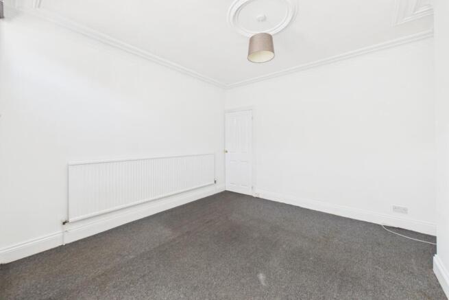 3 bed Terraced to rent Image 6