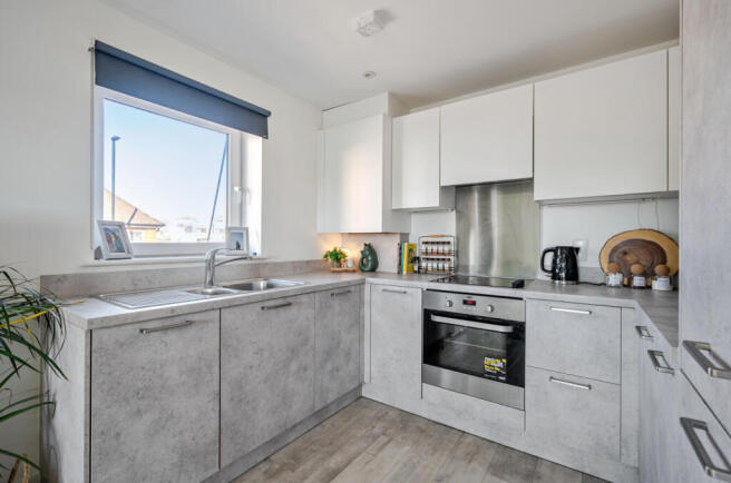 1428717-11-69ba72...