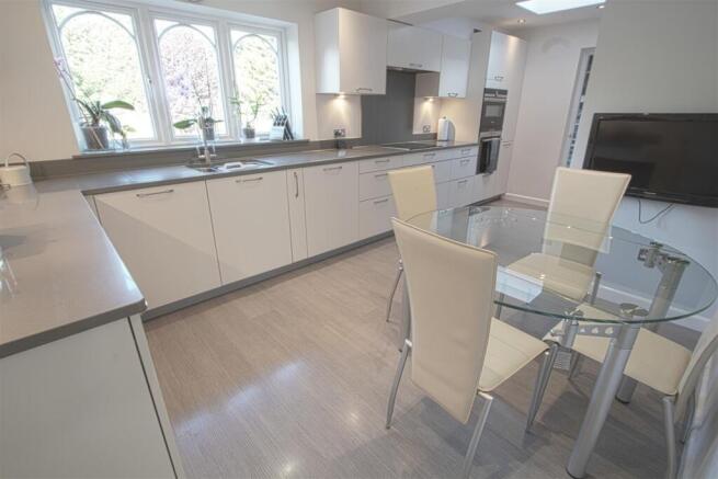 KITCHEN BREAKFAST ROOM