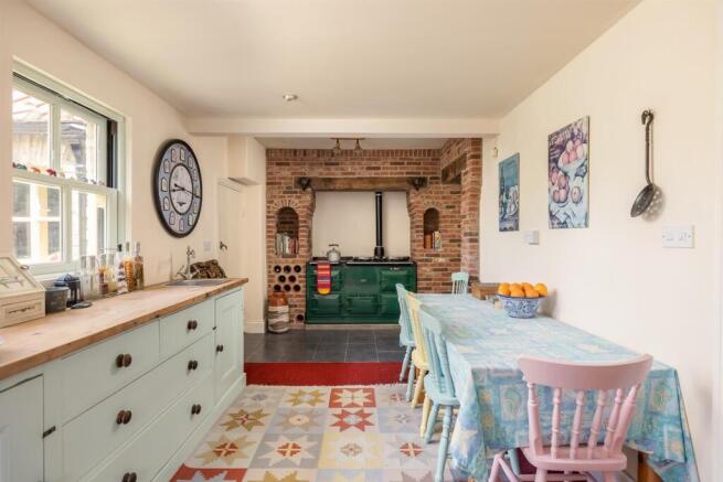 7 bed House for sale Image 6