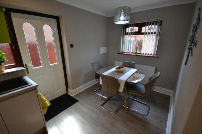 SIDE DINING AREA