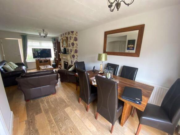 Dining area/lo...