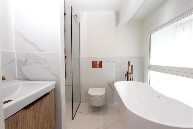 2 bed Apartment to rent Image 4