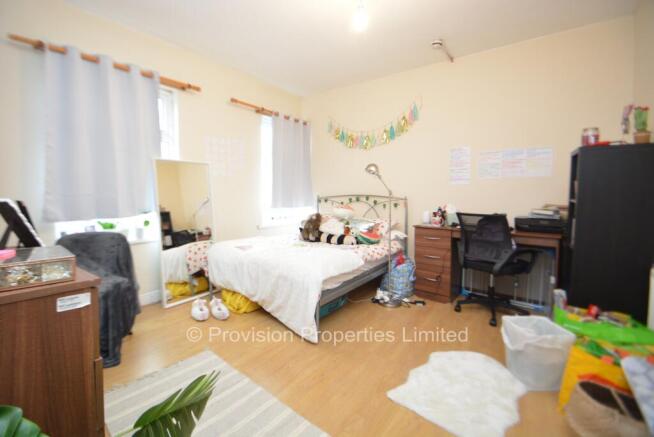 5 bed Terraced to rent Image 6