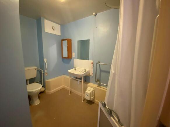 1 bed Retirement Property to rent Image 8