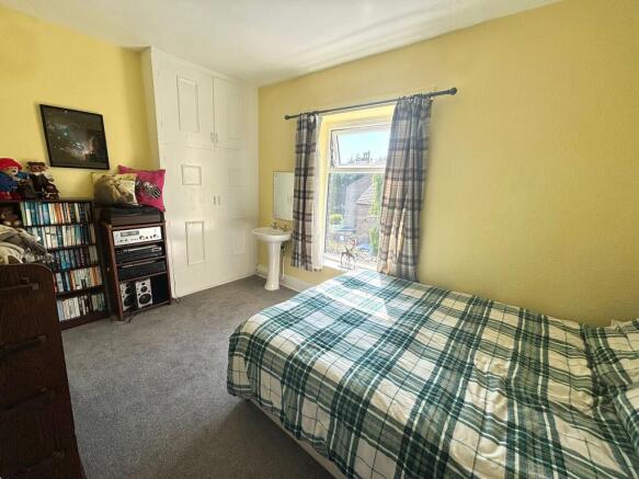 4 bed Semi-Detached for sale Image 12