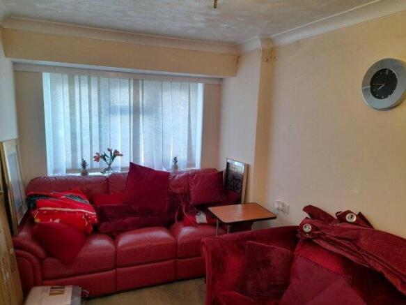3 bed House Share to rent Image 9