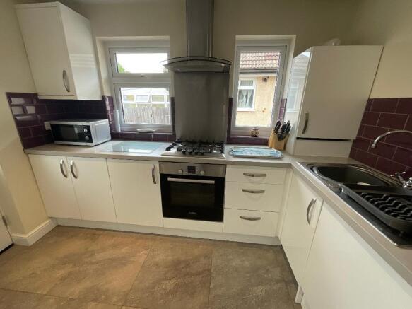 KITCHEN 9'9 x 9'4