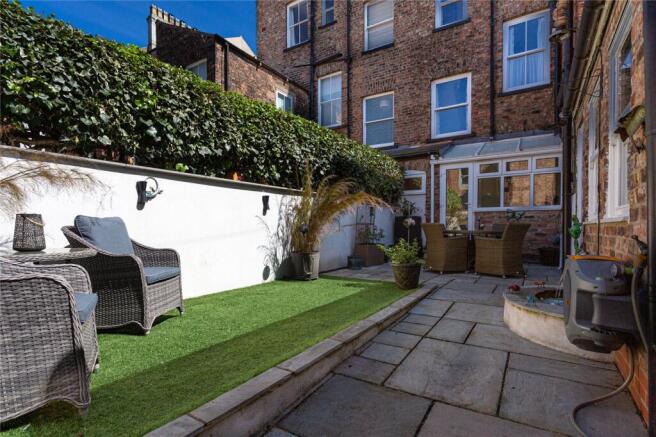 6 bed Terraced for sale Image 9