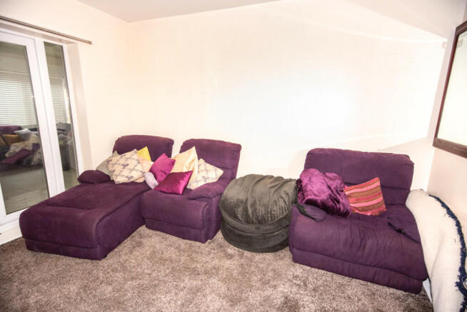 5 bed Semi-Detached for sale Image 7