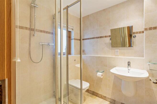 EN-SUITE SHOWER ROOM