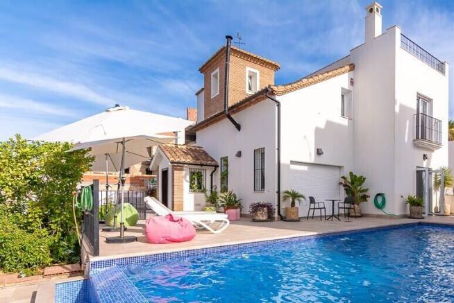 Pool house 1