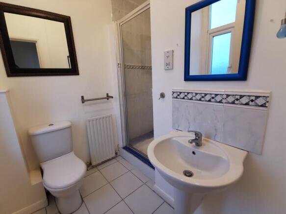 2 bed Town House to rent Image 7
