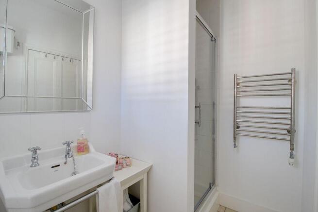 Ensuite to Bed 1