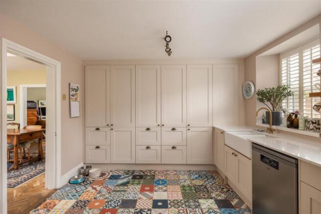 4 bed Semi-Detached for sale Image 9