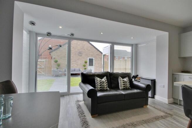 4 bed Detached for sale Image 10